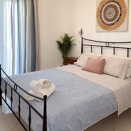 Thetis Ii, The House * Vivári