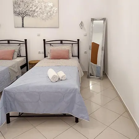 Thetis Ii, The House Διαμέρισμα