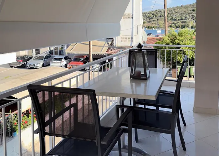 Thetis Ii, The House